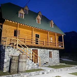 Bujtina Vellezerit Grrela , Theth Albanië